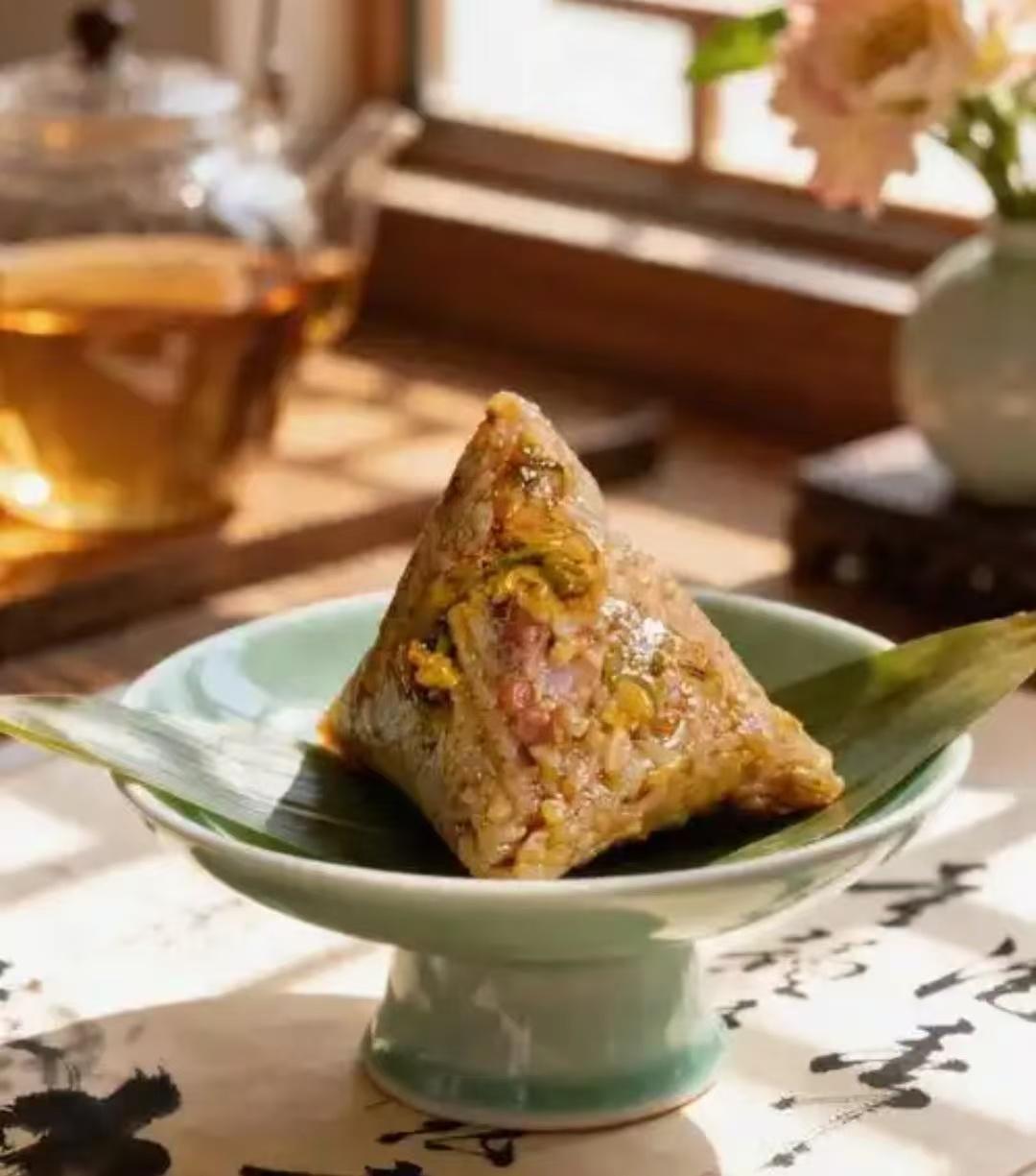 端午节，
有人问了一个灵魂拷问：
“为啥高速不免费？”

答案绝了：
“因为屈原