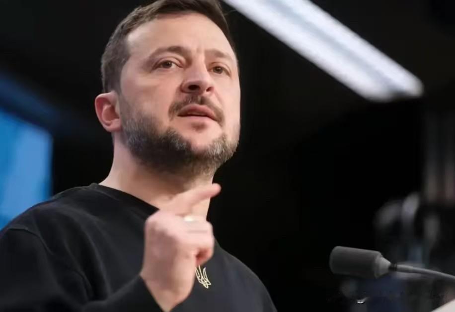 面对俄罗斯的导弹威胁，乌克兰总统泽连斯基再次亲与挪威首相通电话，祈求为乌克兰提供