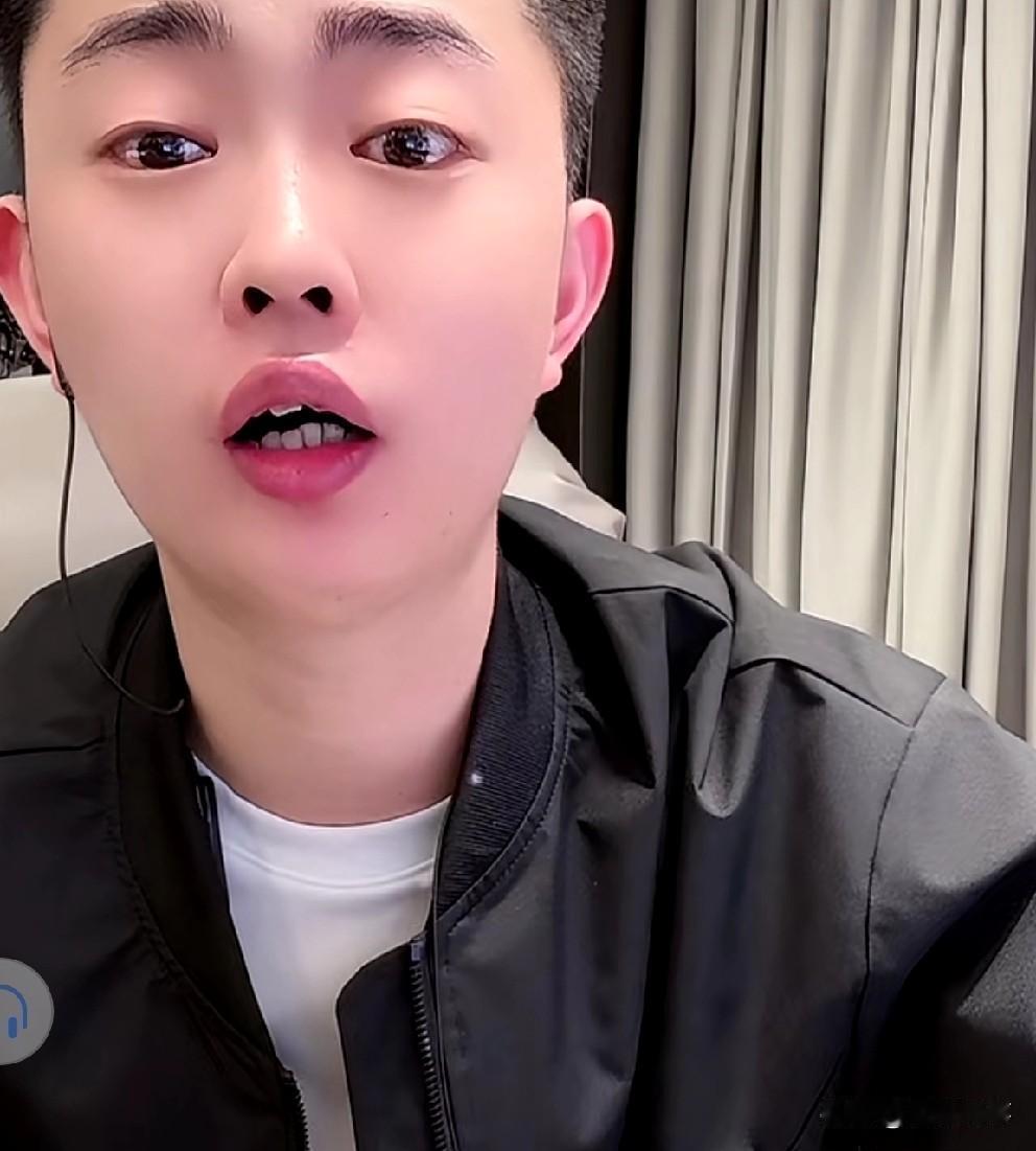 巴扎黑不满与T佑滑雪被4864粉丝嘲F，欺负老实人！

            