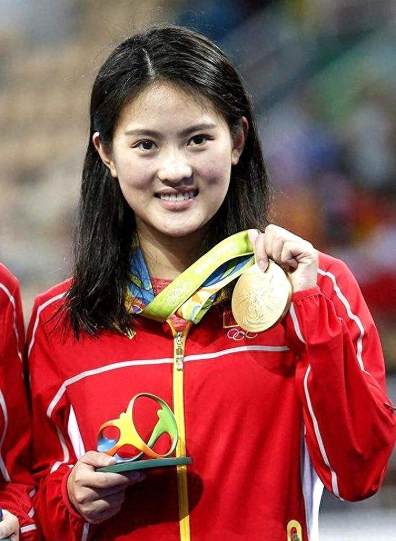 “跳水皇后”陈若琳，3岁时被父母抛弃，舅舅把她抚养长大。她拿了22个世界冠军、5