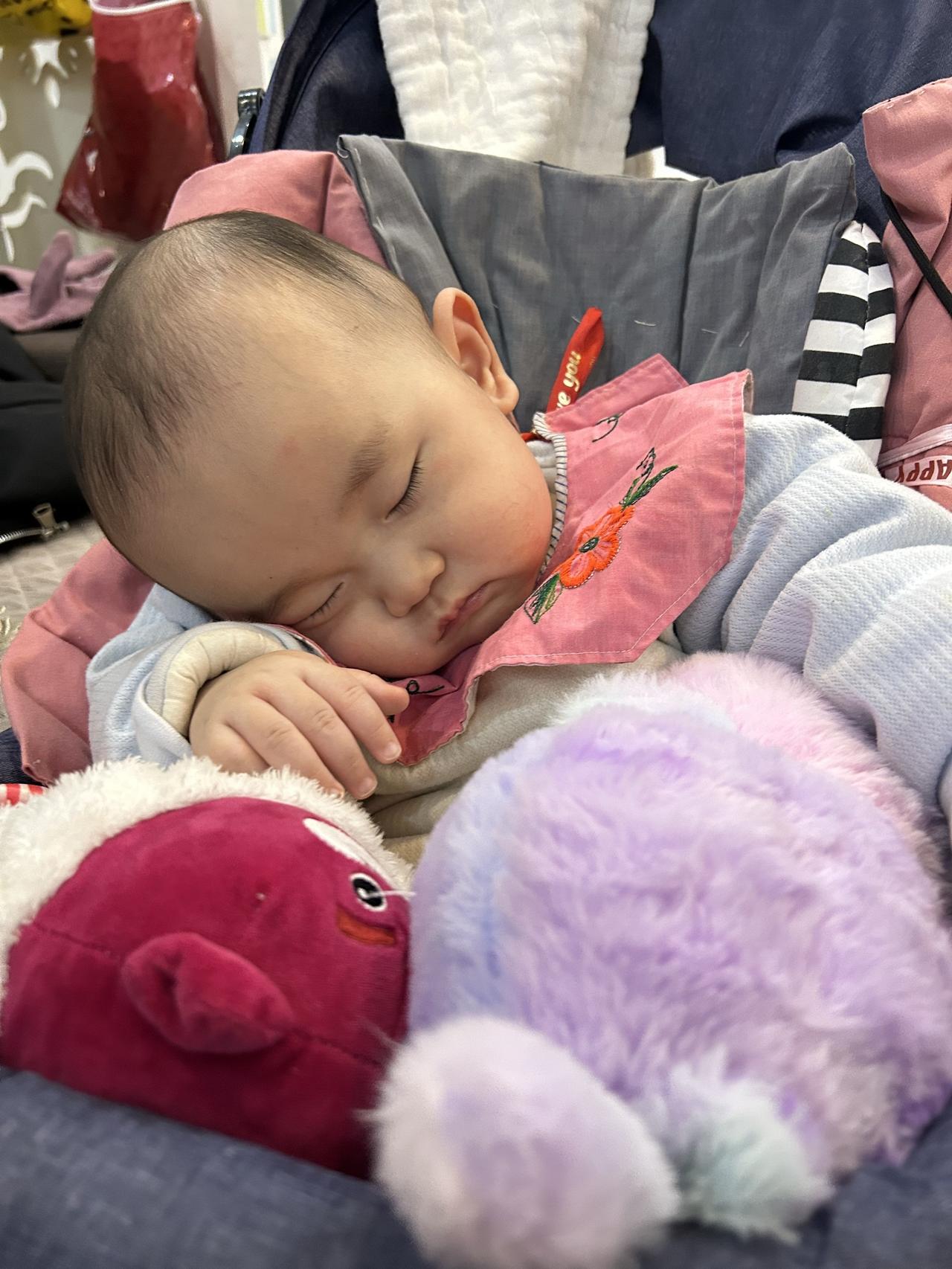 不再纠结爱与不爱，不去追究对与错，都是成年人了，以后我只需在乎生我的人和我生的人