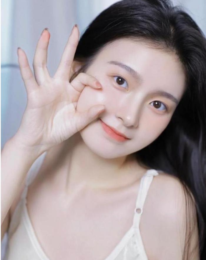 让男人难以舍弃的女人，大多善于这样做

善于赞美的女人，往往能让男人感到更加自信