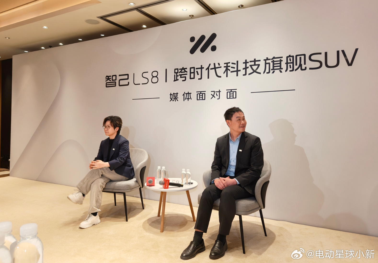 智己 LS8预售发布会结束后，CMO 李微萌和 CTO 项娇参与了会后群访。最新