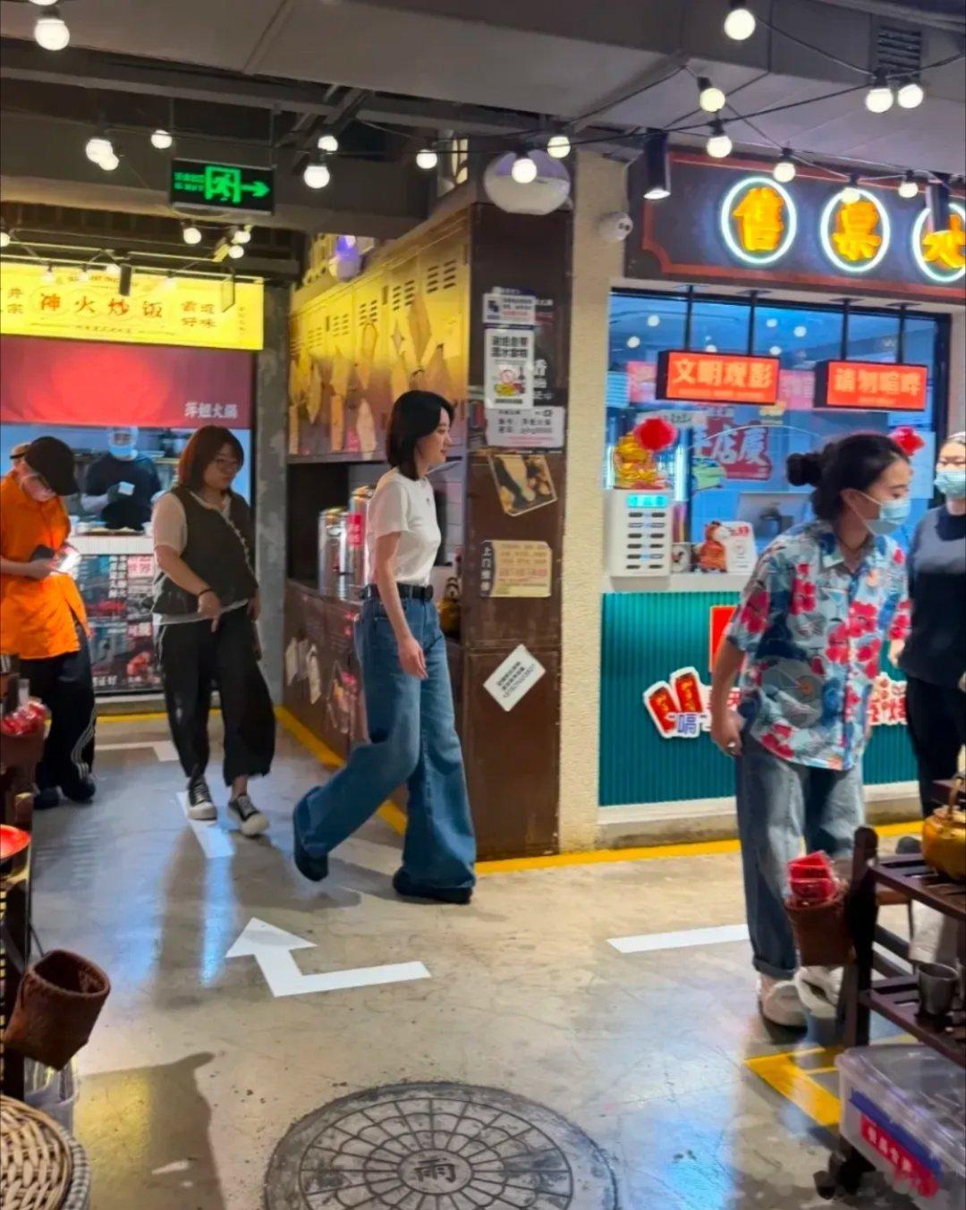 低调了一阵子的张小斐，这次因为电影《功夫足球》，又回到了观众的视野当中。她现身厦