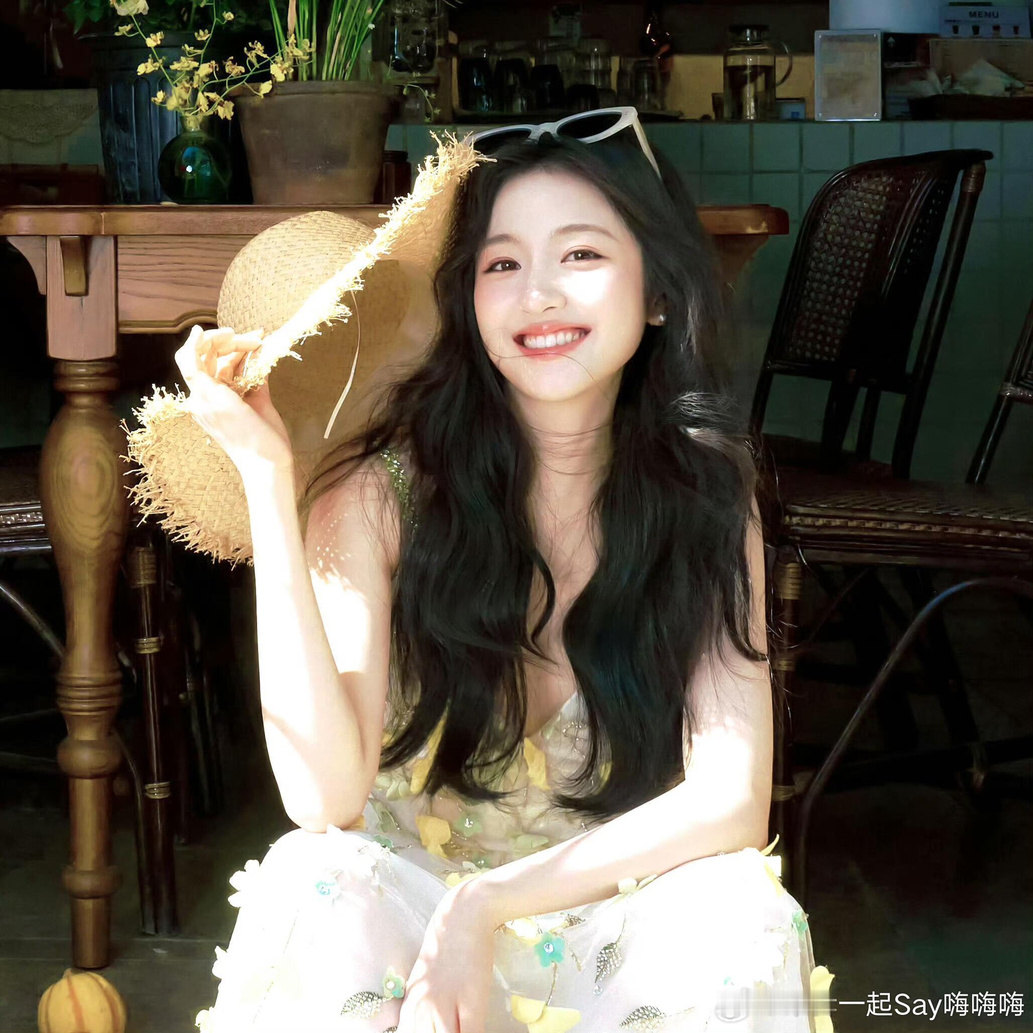 李兰迪的笑容好治愈啊～～ ​​​