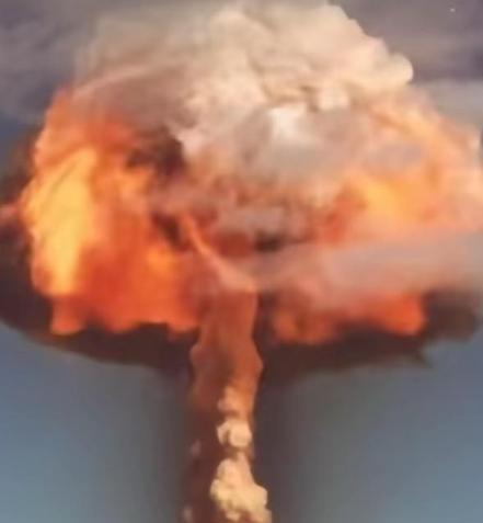 一旦中国动用“核武器”对日本本土实施打击，那么等着中国的将会是来自于半数幸存日本