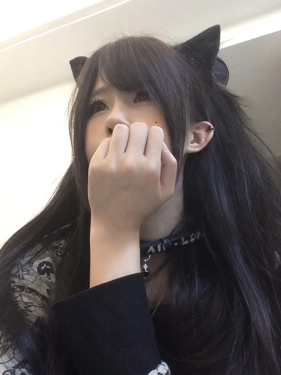 不跟你玩了 我闻到你身上有别的小猫味
