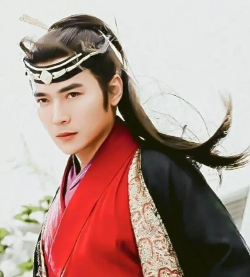 1998年，焦恩俊怕赔偿1000万的违约金，只好硬着头皮和看似60岁的西门大妈，