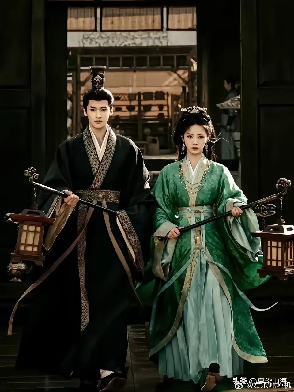 《嫁金钗》终于让开闫桉火了，一个韩团出身的爱豆，半路出家演戏，本来饱受诟病，面瘫