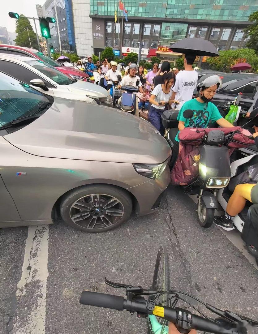 深圳这交通合理吗？每天面对这种交通 脑袋要炸了吧！ 