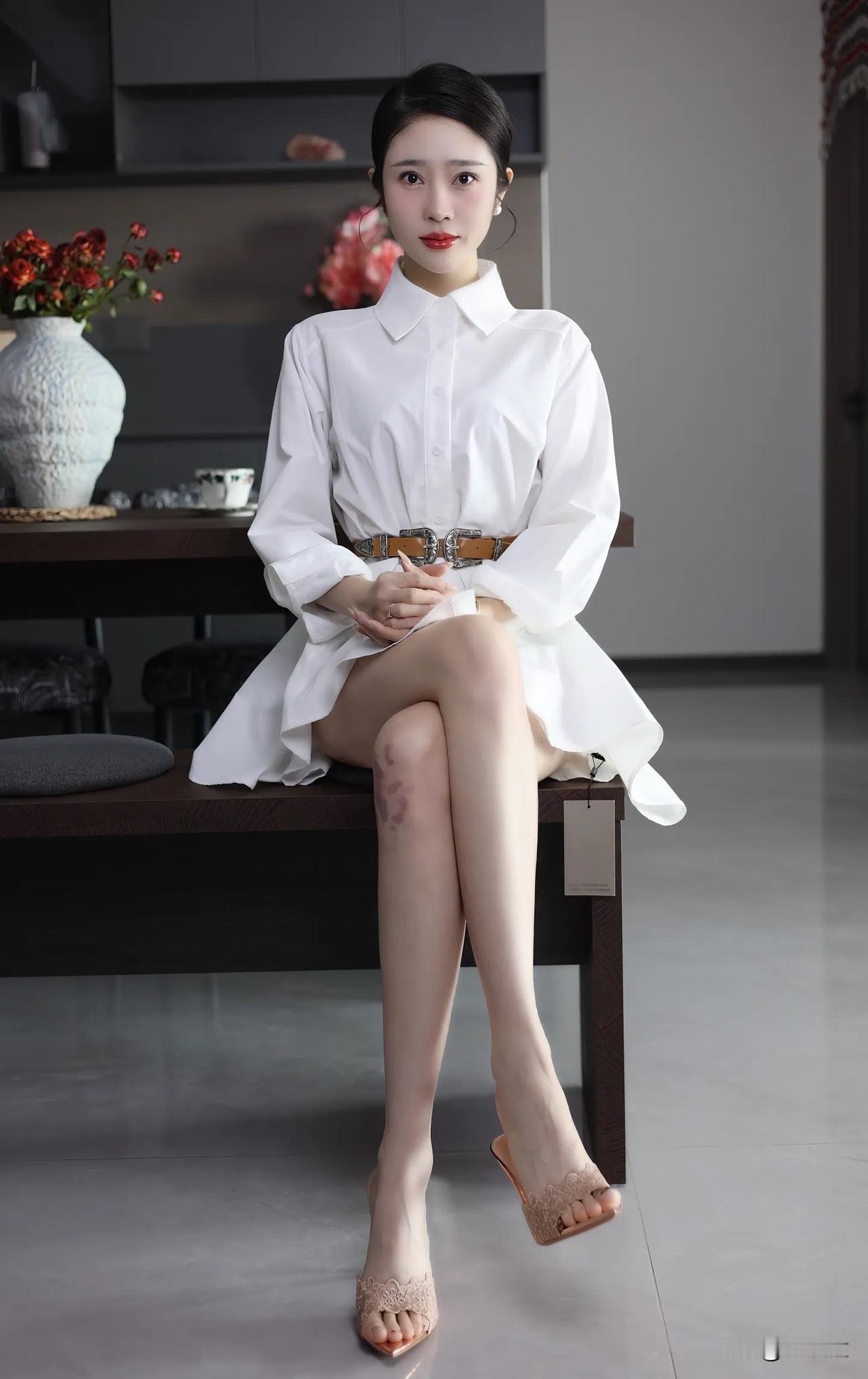 优雅白衬衫，时尚又减龄，轻松打造迷人气质！