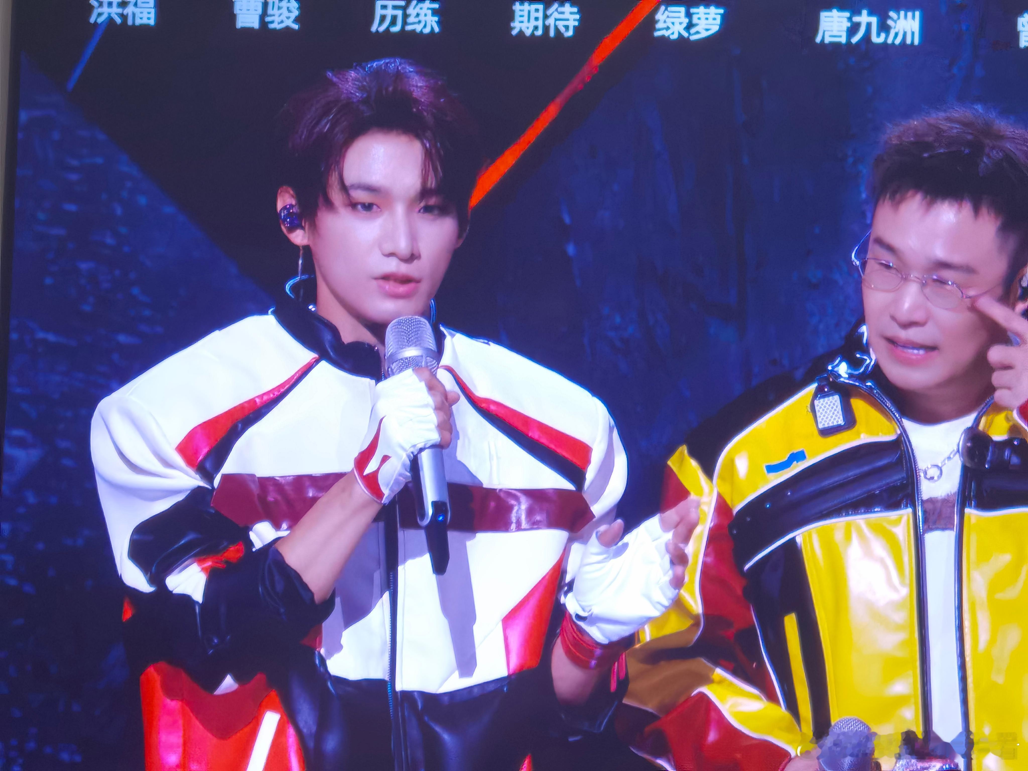 披荆斩棘直播姚琛这个肩膀是垫了块板吗，好夸张！ 