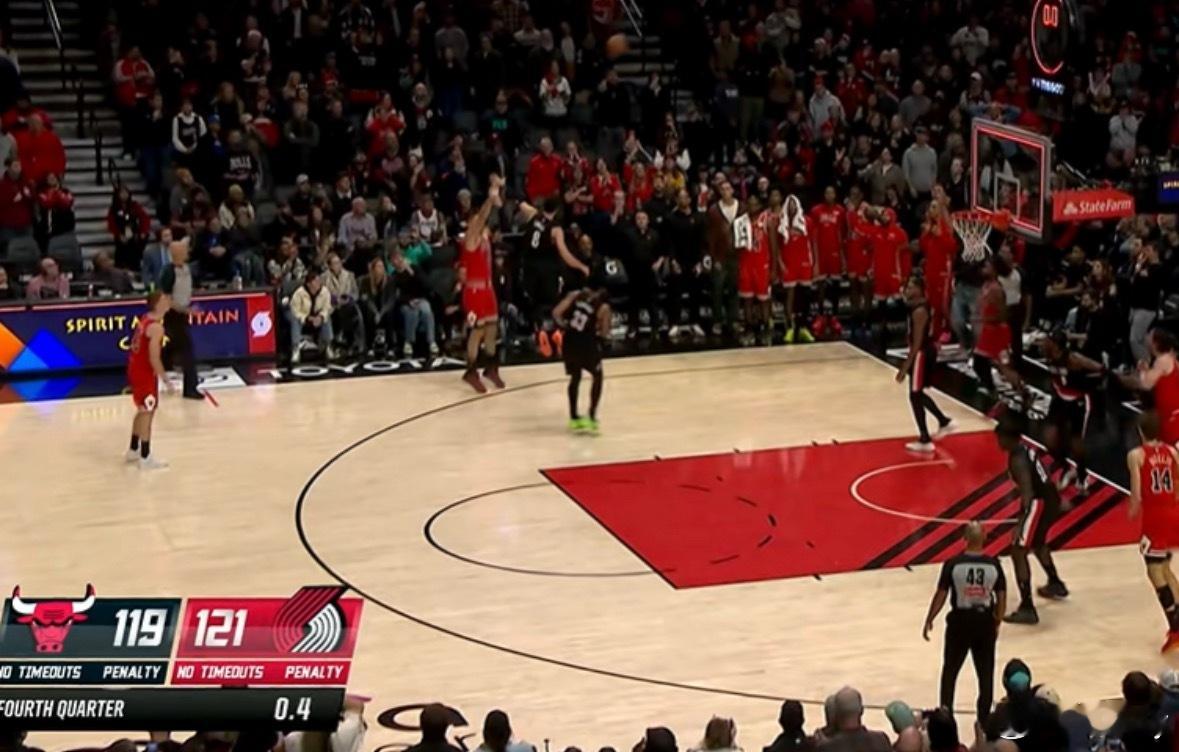 11月20日讯 NBA常规赛公牛122-121险胜开拓者。 比赛最后一攻，公牛发