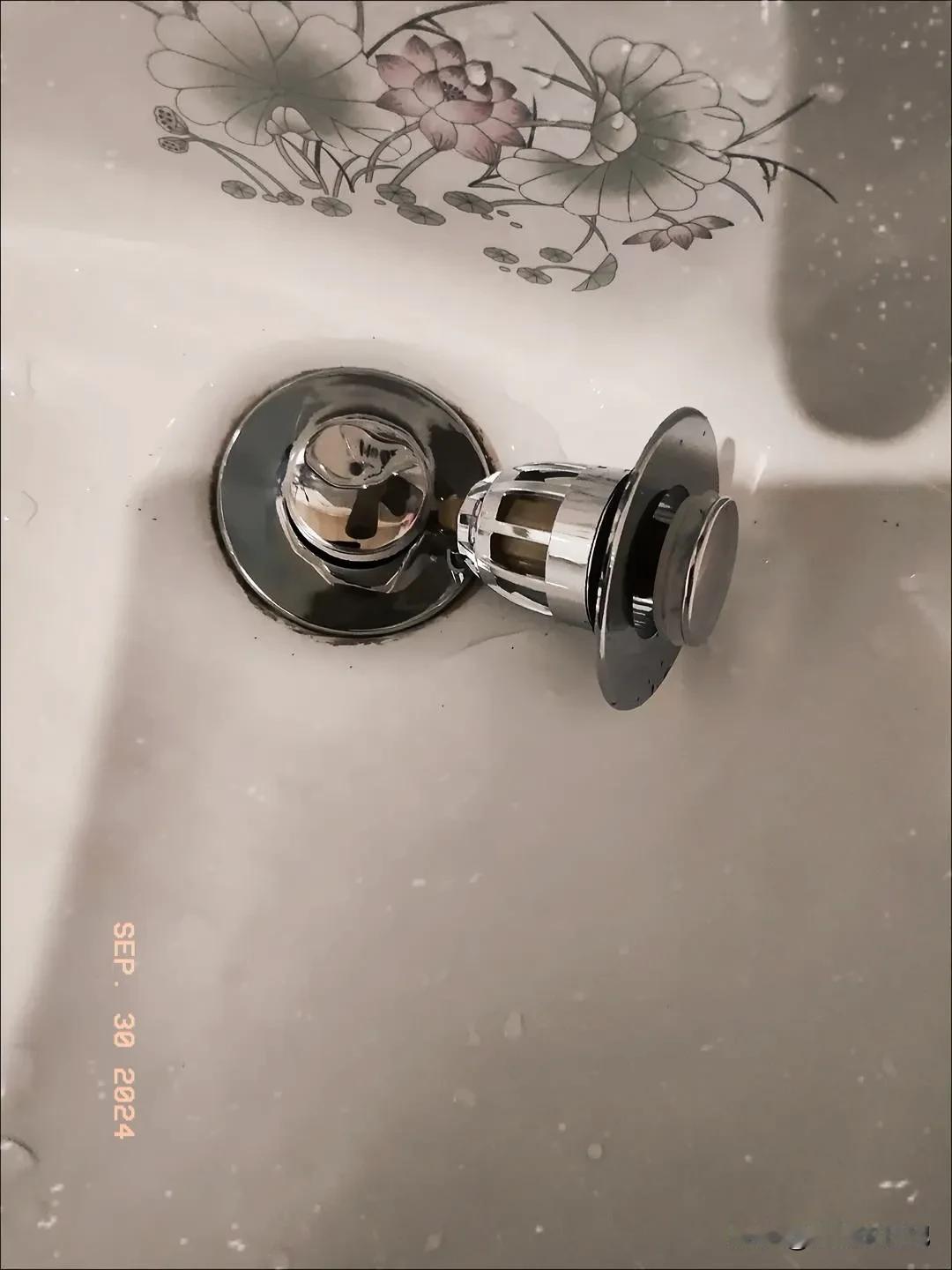 难怪现在很多实体店经营不下去！实体店里找不到的东西，网购就能解决这个问题。现在电