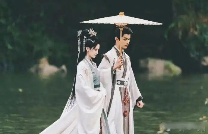现在的网剧妆造都快超过正剧了 ​​​