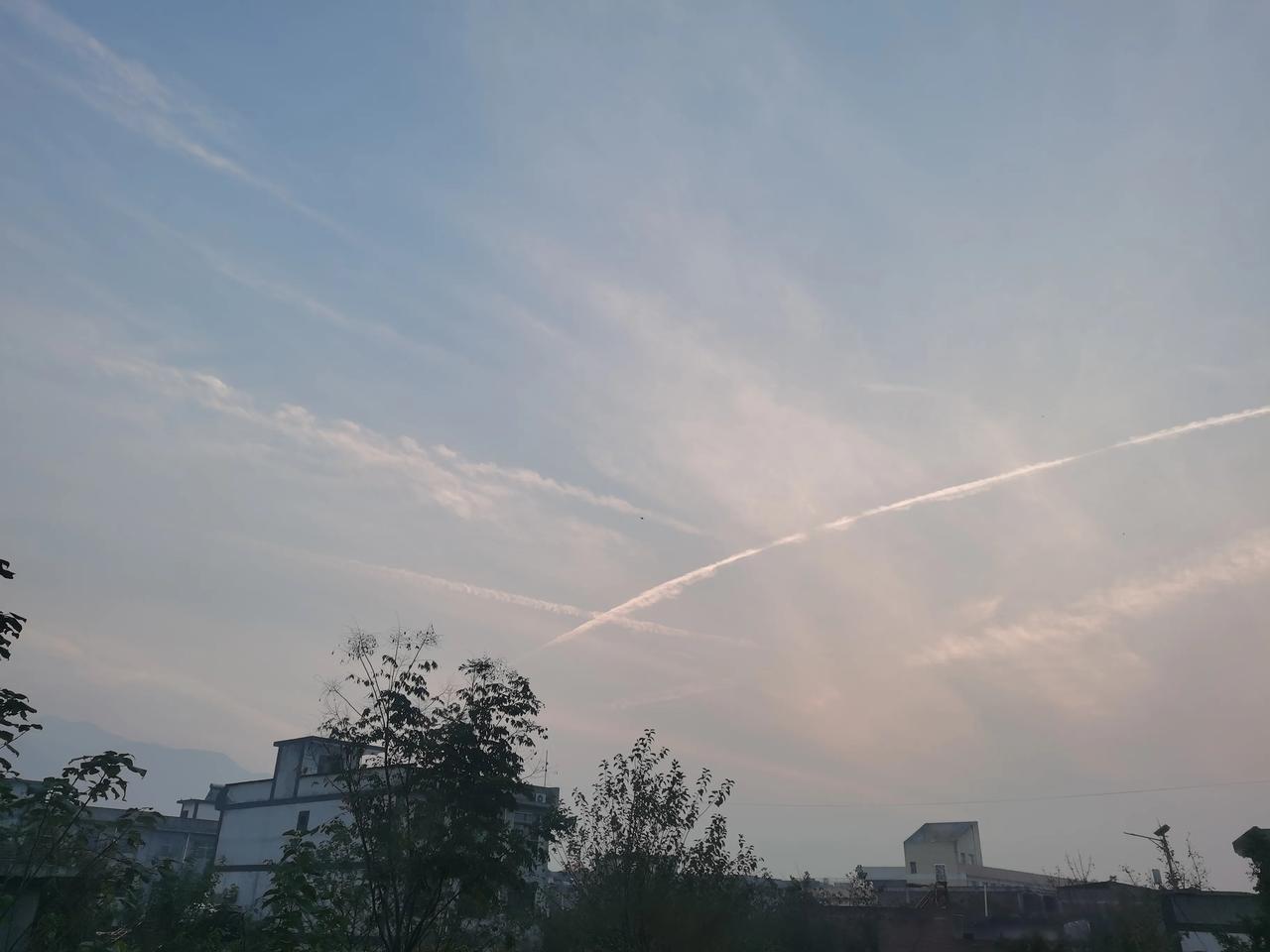 不一样的秋日天空