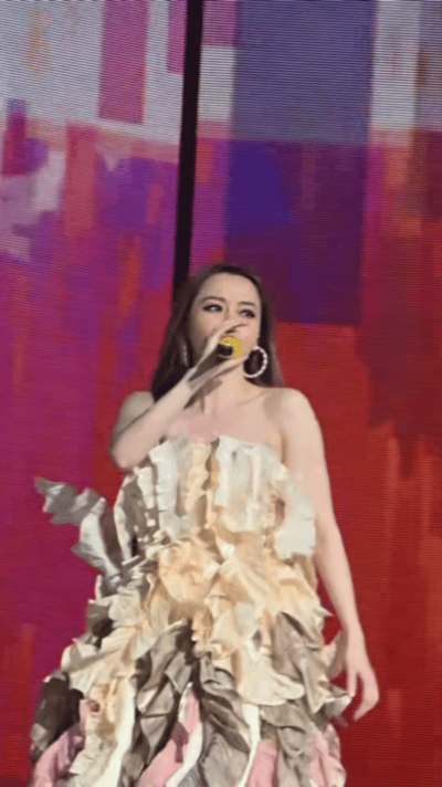 这首《宿命之上》注定要单曲循环！张靓颖的rap段落节奏感强到离谱，嗓音却依然能穿