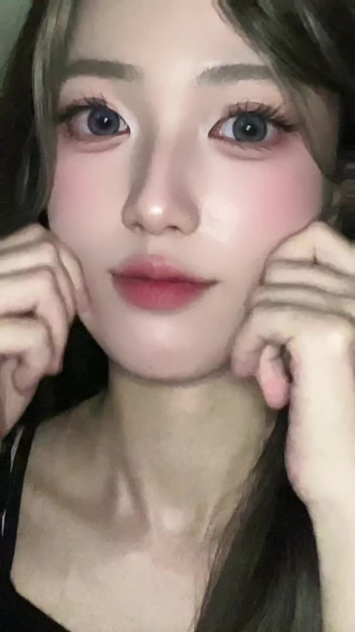 有人为你的外貌停留 看到你的性格又悄悄皱眉