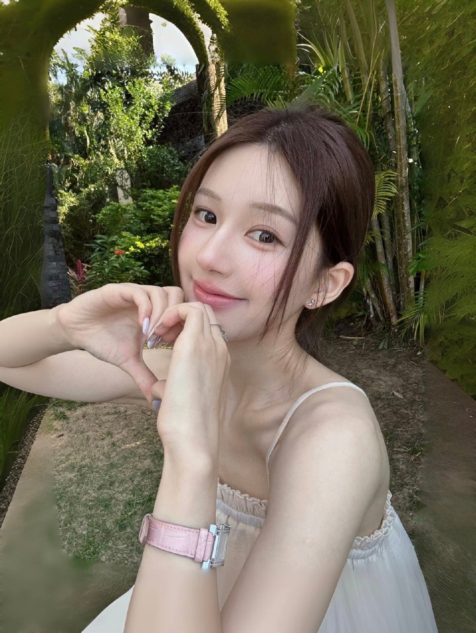 赵露思  zls赵露思zls赵露思全新单曲别装了你是我跨越山河万里，携带着芳香也