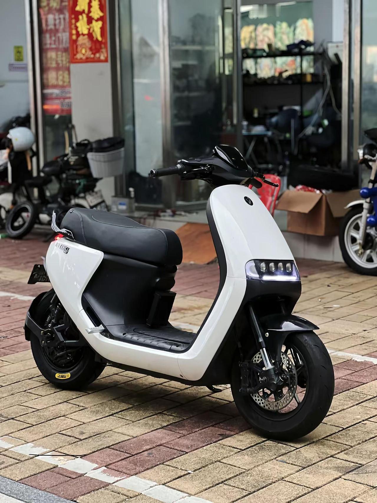 接下来登场的是e80cmk2 车壳待定你们选九号 e80cmk2 九号电动车
