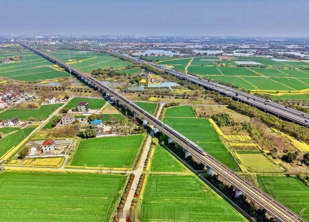 国铁头条【国铁集团2025年度和2026年一季度财务决算公布】4月30日，中国国