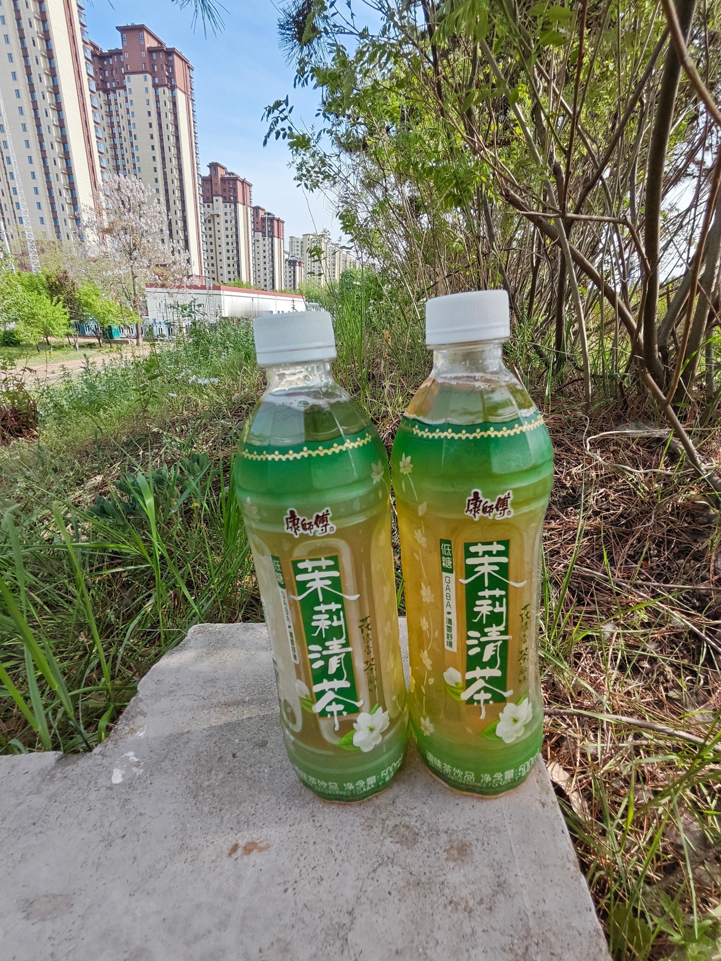 茉莉开清香来馥郁茉莉清香缓缓漫开，舒淇也超爱喝的同款好茶。常备康师傅茉莉清茶，抿