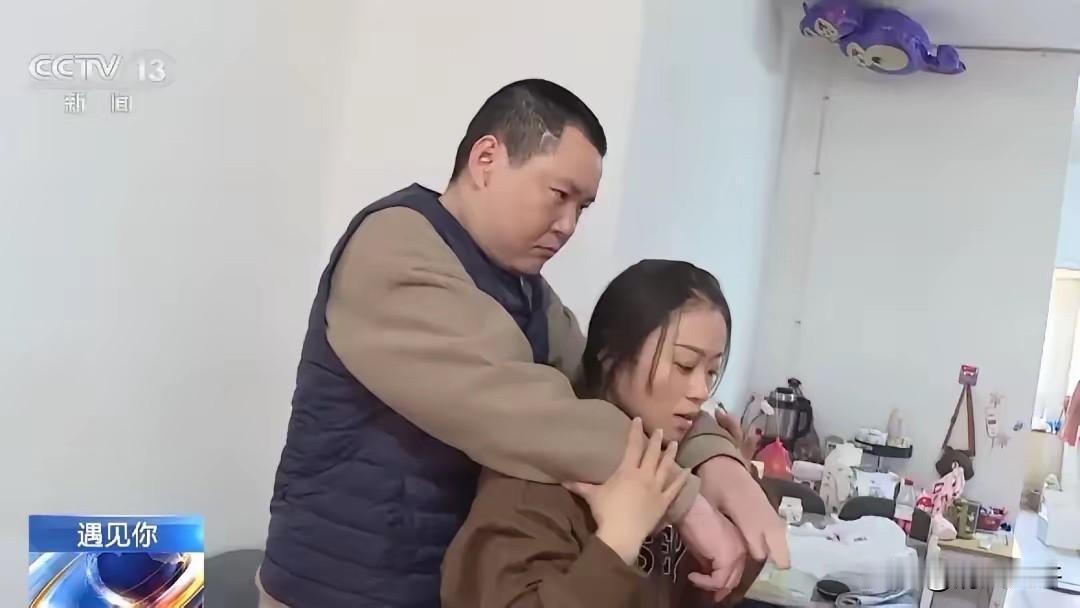 江苏一男子车祸后成了植物人，妻子掏空家底不肯放手，婆婆抹泪劝：“拔了吧，别熬了。