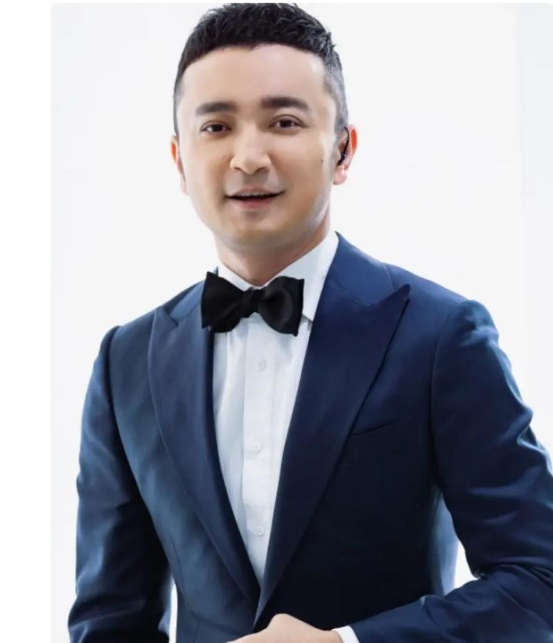 离过年不到俩月，42岁尼格买提高调官宣喜讯，前妻帕夏古丽后悔吗娱乐 明星