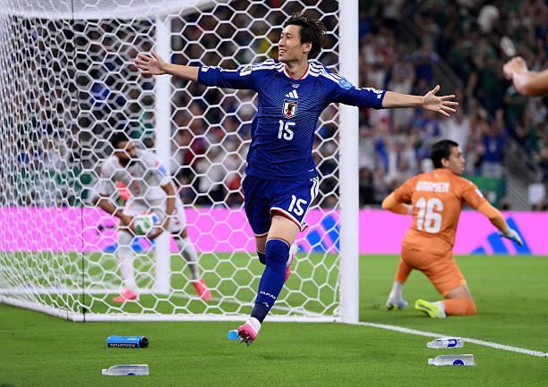 突尼斯vs日本 开场仅仅4分钟，日本队就取得了领先。日本队有很多灵活换位，上田绮