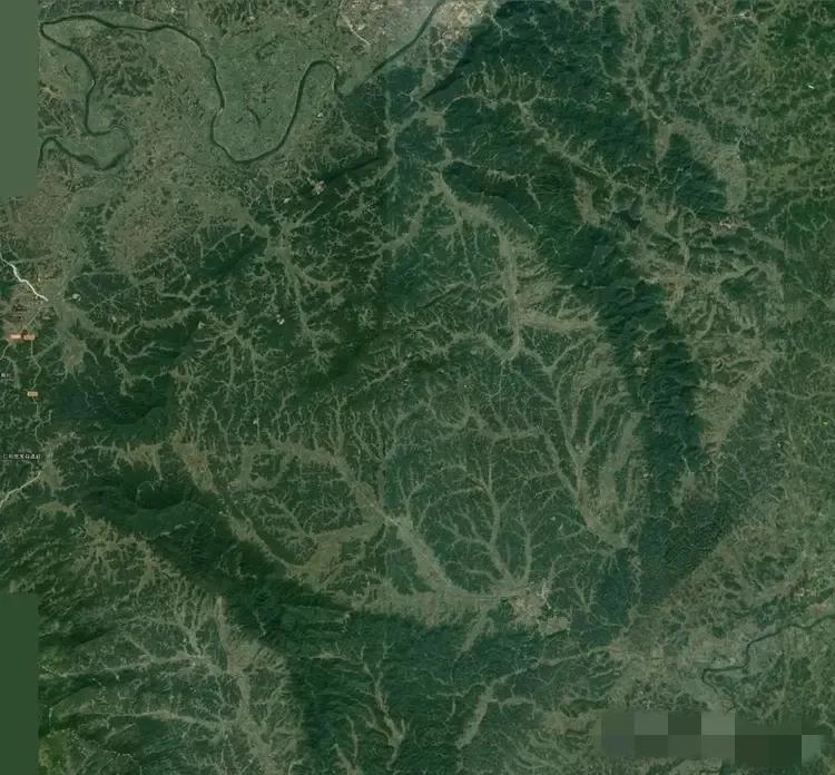 湖南湘乡  邵阳深山陨石坑