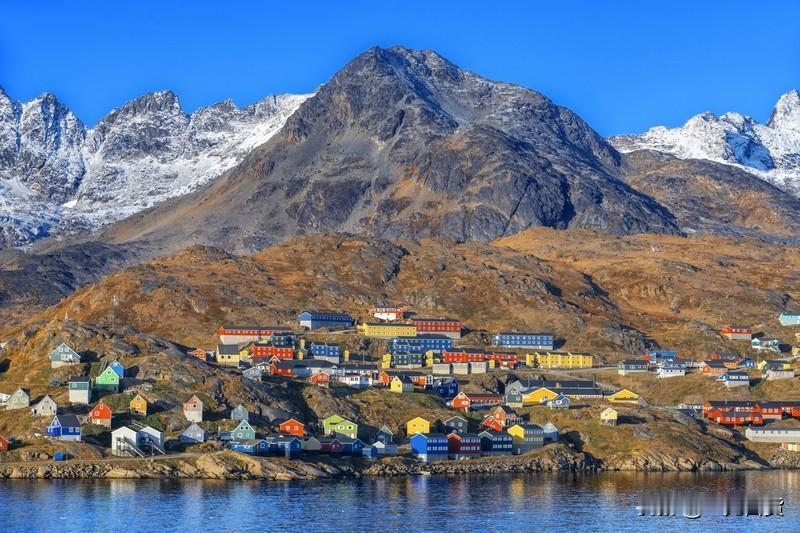 特朗普一句“美国必须拿下格陵兰”，马克龙直接空运15名山地兵空降岛上，德国13人