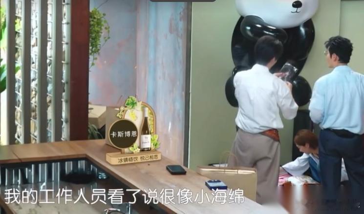 黄晓明放心吧， 小海绵的妈妈是baby，颜值不会低的。 黄晓明对王俊凯说：“我家