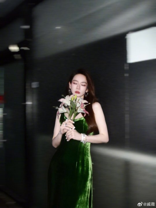 戚薇cos羌青瓷戚薇铁了心要养梦女 啊啊啊你可以永远相信戚薇的cos 