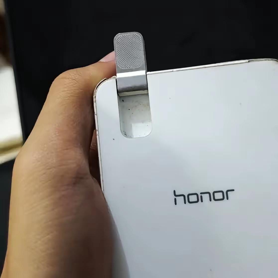 今天来看荣耀10年前的设计，才明白，Robot Phone不是心血来潮，技术实力