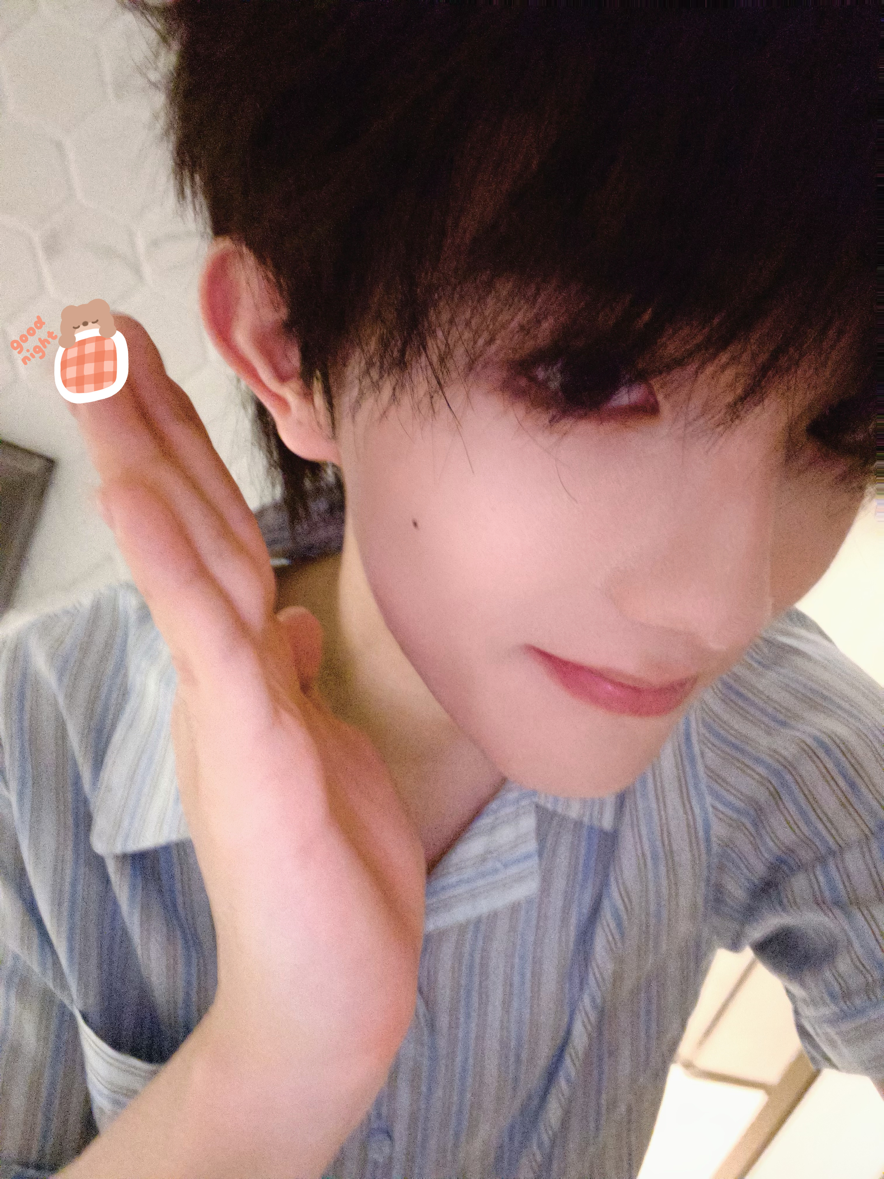 【苏新皓】苏新皓睡衣自拍 苏新皓晒睡衣自拍，aiya小苏你太萌了૮₍♡>𖥦< 
