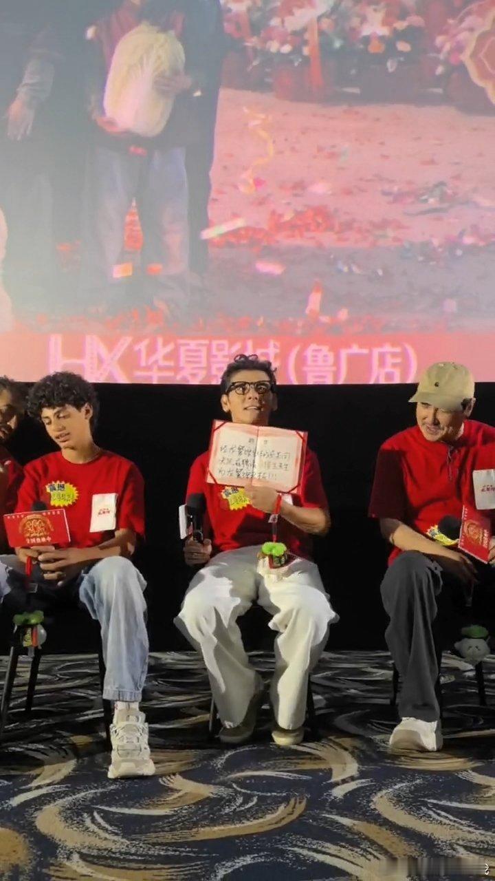 沈腾喊蒋奇明马老板马俊生终于当上龙餐馆老板了电影欢迎来龙餐馆路演现场的惊喜互动也