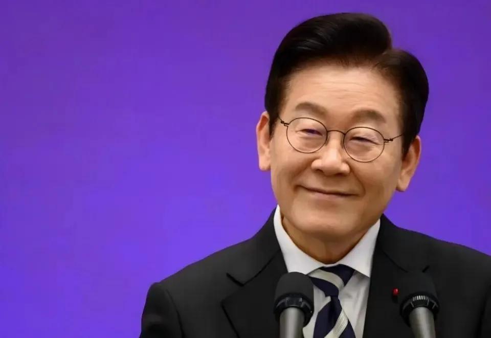 十分钟内改两次说法！8月18日，韩国外交部官宣王毅外长在19日至20日访韩，有意