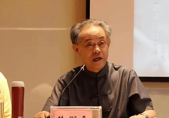 南京博物馆原馆长，81岁徐湖平获刑的新闻，刷新退休后被查获刑的年龄之最。
   