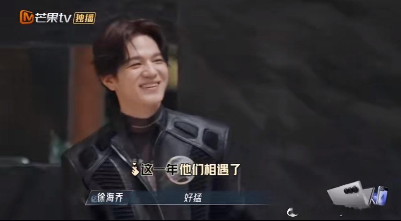 #石凯不敢跟梁龙对视#哈哈哈，笑不活了！石凯蛇形走位回避龙哥[允悲]。#石凯蛇形