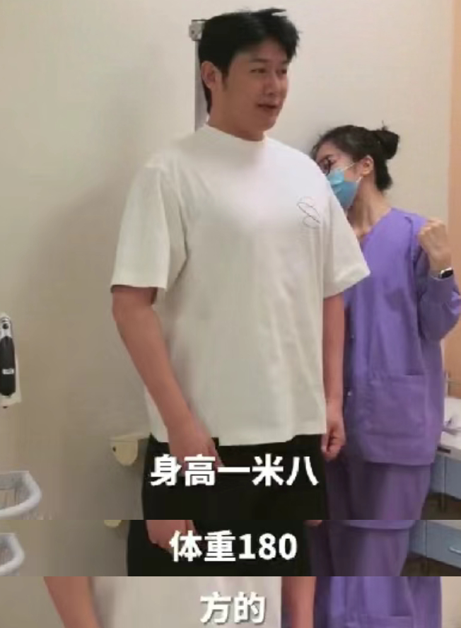 #陆毅被网友提醒嘴唇发紫#【被网友提醒“嘴唇发紫”，陆毅发布体检视频】4月26日