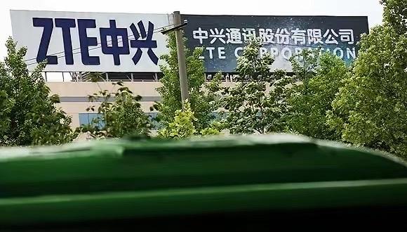 不得不承认！这就是赤裸裸的现实！

小米：营收3659亿，净利仅272亿！
华为