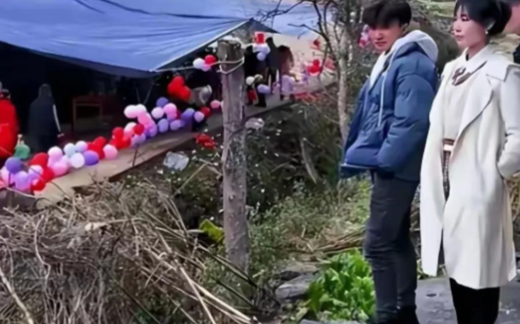 这是多么大的缘分啊！1998年，福建农妇因弄丢儿子，被婆家埋怨想走到桥上，谁料在