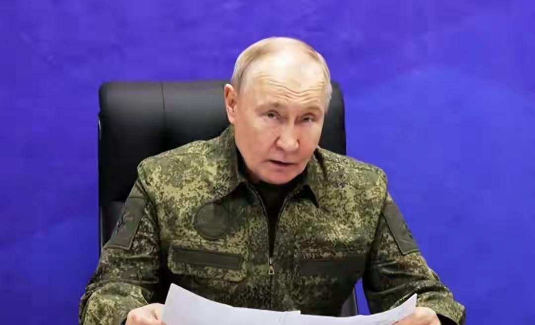 乌军现在两难选择，要么站着死，要么跪着生。
       普京公开表示，停留在顿