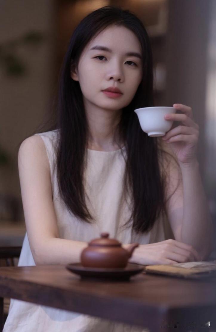 大女儿说我这半辈子活得平平淡淡，甚至有点惨。

这话听了我自己都感觉有点心酸。孩