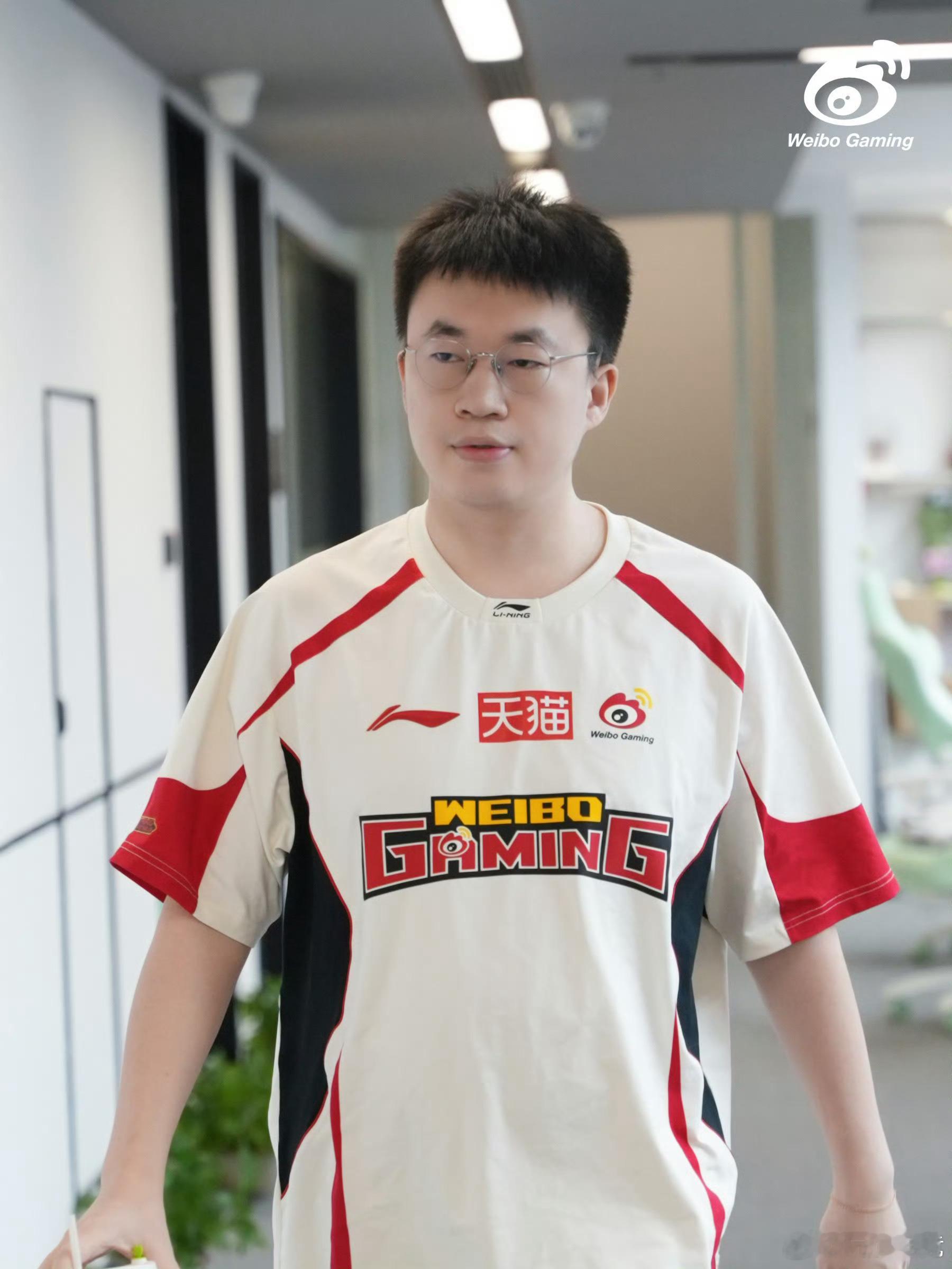 WBG 2-3不敌LGD无缘淘汰赛落入涅槃组后，Xiaohu也是继S10夏季赛后