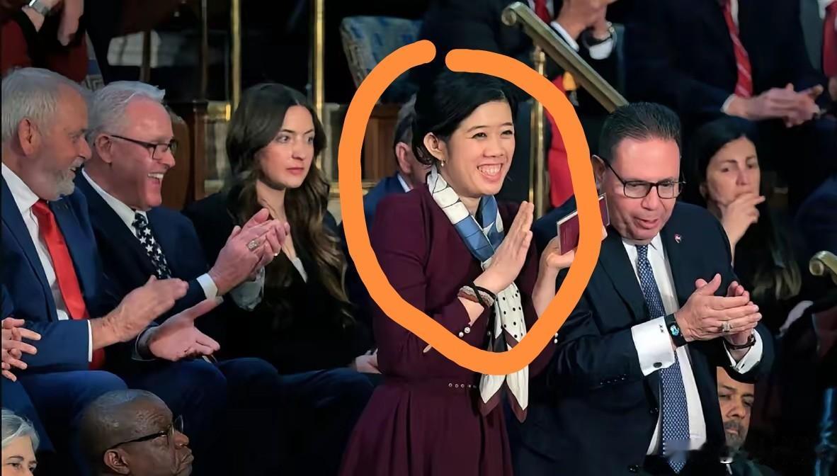 港独黎智英的女儿形象堪忧，不过这种形象西方人喜欢，她参加了特朗普的国情咨文活动，