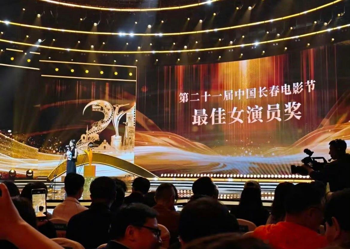 金鹿奖获奖名单李思潼金鹿奖影后阿嬷主要靠故事和导演，演员演技还可以，得新人奖实至