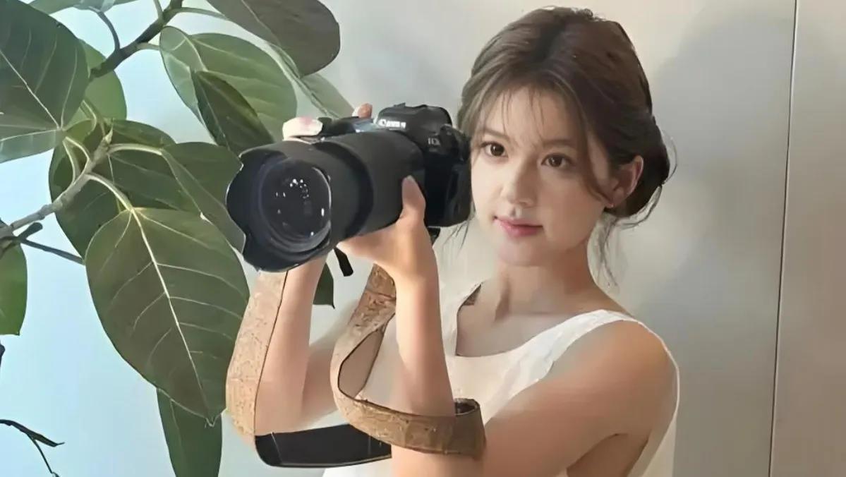 赵露思音乐节演出风波：开心背后藏着什么？
 
在某音乐节上，赵露思的演出时间意外