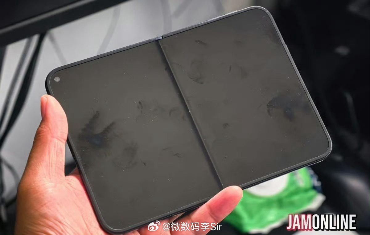 iPhoneUltra黑色机模又是渲染图依旧是烟雾弹大法各种爆料满天飞，这次你还