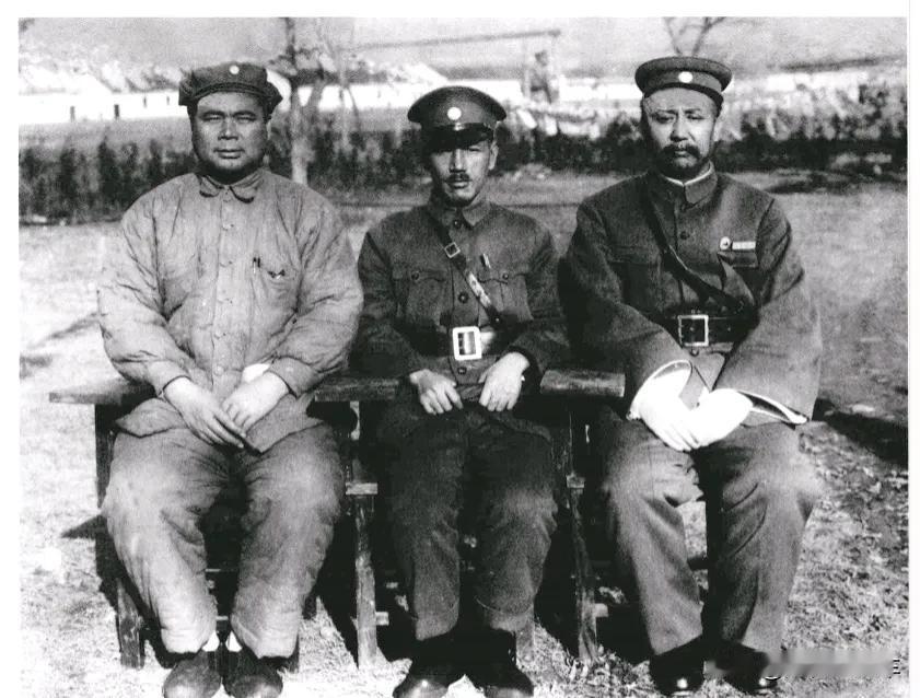 1928年，（从左至右）：冯玉祥蒋介石阎锡山。
